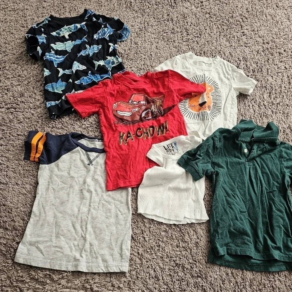 Boys lot clothing there are 6 pieces